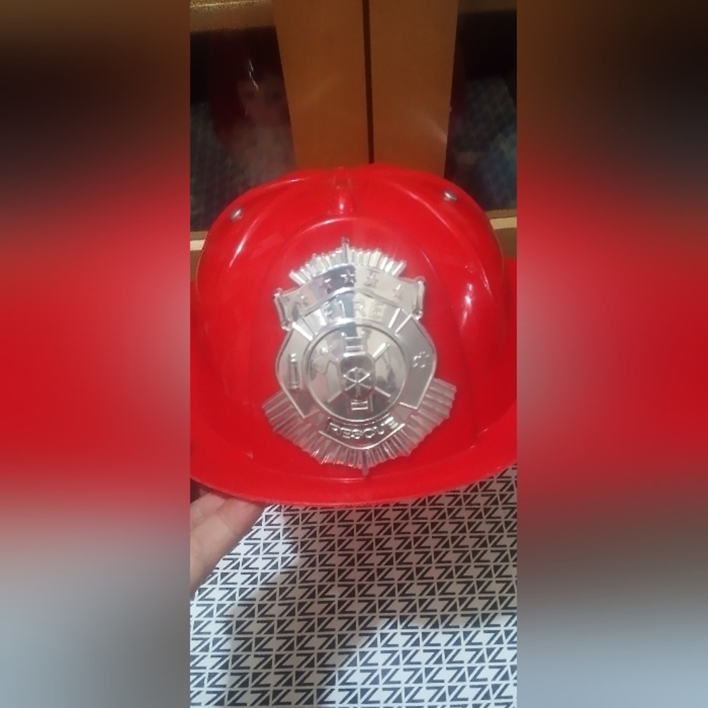 Fire Chief Helmet - Picture 4 of 8